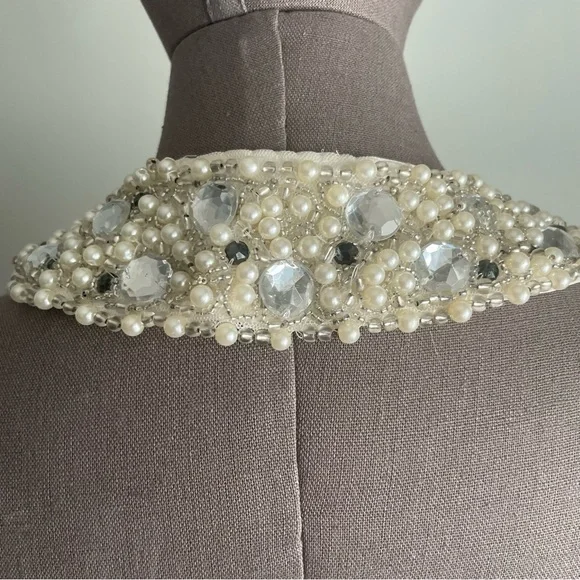 Elegant Pearl and Crystal beaded Collar Necklace - Picture 3 of 7